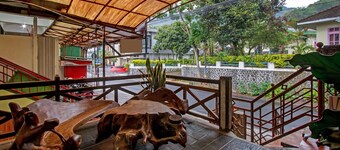 Super OYO 90031 Villa Papada