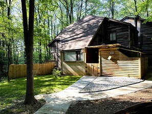 Exterior - Cheerful cabin, tucked away, for nature lovers. (Decatur)