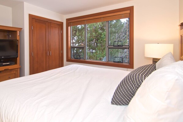 4 habitaciones, tabla de planchar con plancha y wifi 