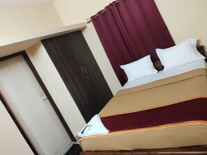 Standard Room | Premium bedding, free WiFi, bed sheets - Urban Stay (Chengalpattu)