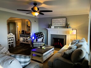 Smart TV, DVD player - SC Farmstead Cottage with modern amenities, farm views, and equine visitors (Belton)