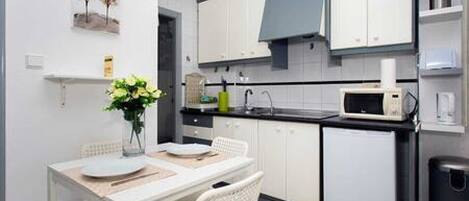 Fridge, microwave, stovetop, coffee/tea maker