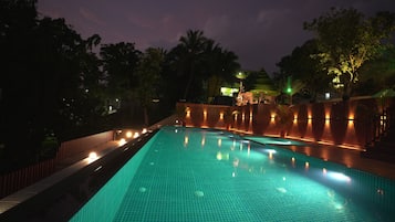 Kolam renang terbuka