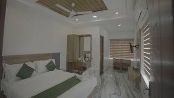 Deluxe Single Room, 1 King Bed | Free WiFi, bed sheets