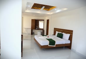 Suíte, 1 quarto | Roupas de cama de algodão egípcio, roupas de cama premium, escrivaninha
