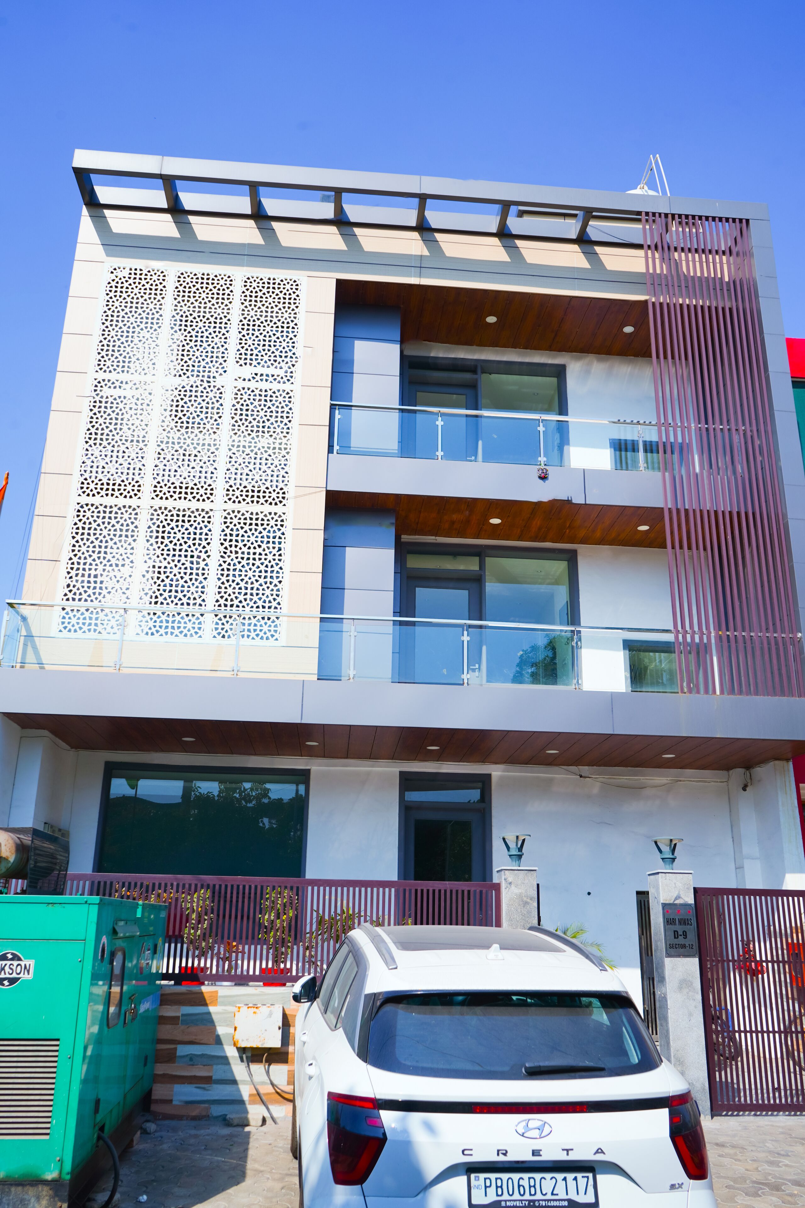 Roomshala 024 Luxury Stays Sector 12