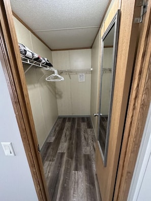 Interior - FS Rental #1 Annapolis, MO Black River (Annapolis)