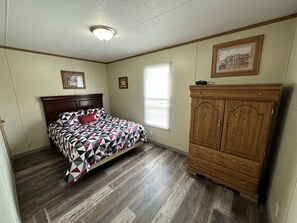 3 chambres, chambres insonorisées, fer et planche à repasser