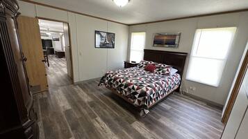 3 bedrooms, soundproofing, iron/ironing board, free WiFi