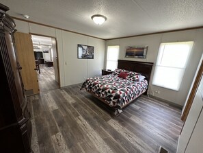 3 Schlafzimmer, schallisolierte Zimmer, Bügeleisen/Bügelbrett