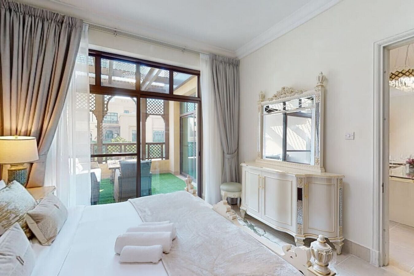 2 bedrooms, desk, iron/ironing board, WiFi