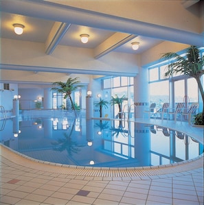 Piscine couverte, piscine extérieure (ouverte en saison)