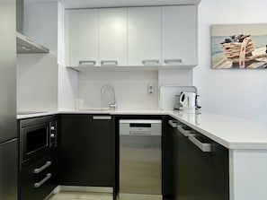 Fridge, microwave, dishwasher, coffee/tea maker - FESTASTAR 211 (Estartit)