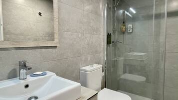 Een douche, een haardroger