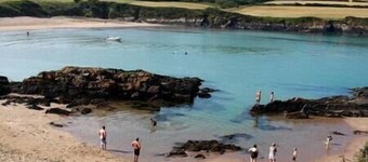 Pembrokeshire Near The Beach With Private Heated Pool