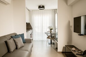 Studio dành cho gia đình | Bộ đồ giường kháng dị ứng, bàn, khu vực làm việc phù hợp cho laptop 