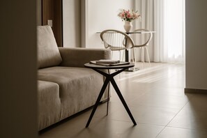 Standard Studio | Hypo-allergenic bedding, minibar, desk, laptop workspace - The Sliema Suites (Sliema)