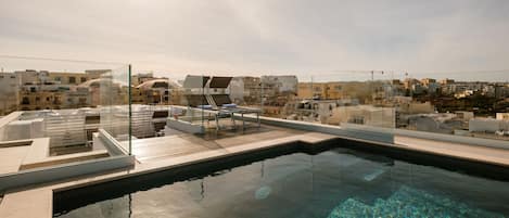 Piscine extérieure (ouverte en saison)
