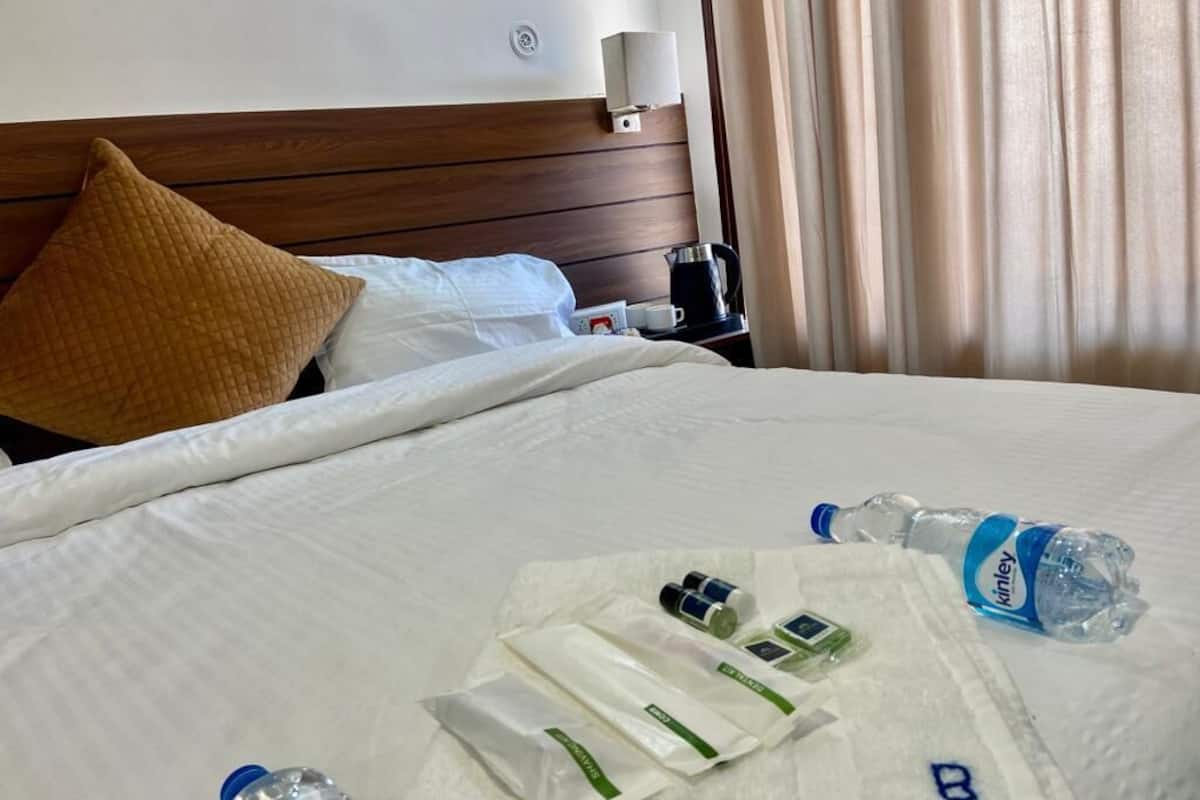 Free WiFi, bed sheets