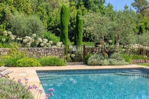Outdoor pool - Mougins, Villas in a quiet area near the town center (Mougins)