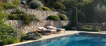 Mougins, Villas in a quiet area near the town center