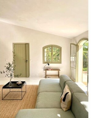 Fireplace - Mougins, Villas in a quiet area near the town center (Mougins)
