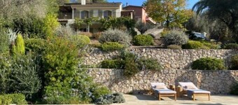 Mougins, Villas in a quiet area near the town center