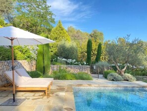 Outdoor pool - Mougins, Villas in a quiet area near the town center (Mougins)