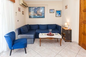 Apartment | Living area | TV