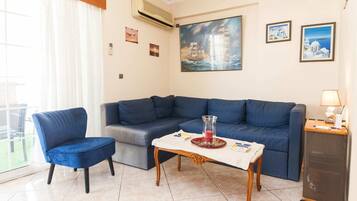 Apartment | Living area | TV