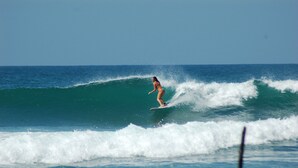 A person surfing on a wave in the ocean. - Sri Lanka Surf Villa (Koggala)