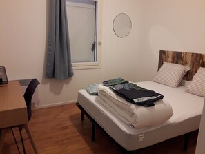 3 bedrooms, travel crib, free WiFi, bed sheets - QUIET 3-BEDROOM HOUSE WITH GARDEN (Dampierre-en-Burly)