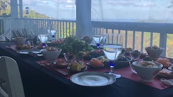 屋外ダイニングエリア