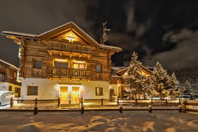 Apartment 'Chalet Leur Gusja Golp Trilocale' with Mountain View, Shared Garden and Wi-Fi