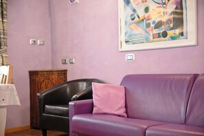 TV - Apartment 'Chalet Picchio Bilocale' with Mountain View, Balcony and Wi-Fi (Livigno)