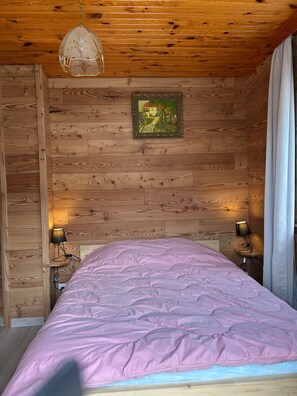3 bedrooms, iron/ironing board, free WiFi, bed sheets - Maison des 4 Vents with Mountain View, Private Terrace and Wi-Fi (Girmont-Val-d'Ajol)