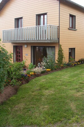Exterior detail - Maison des 4 Vents with Mountain View, Private Terrace and Wi-Fi (Girmont-Val-d'Ajol)