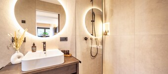Apartment "Maja" with Mountain View, Private Garden and Wi-Fi