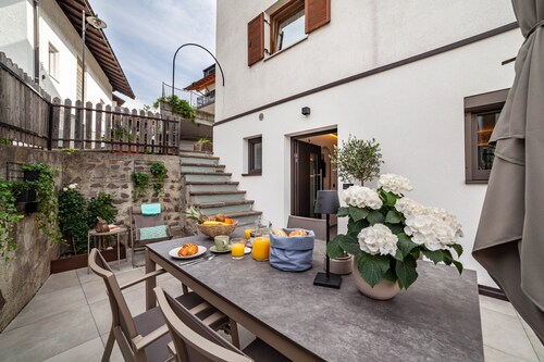 Ferienwohnung "Maja" mit Bergblick, Privatem Garten und WLAN