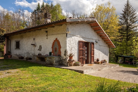 Exterior. Holiday Home 'La Capannina' with Mountain View, Private Terrace and Garden