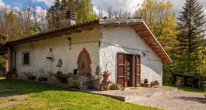 Ferienhaus 'La Capannina' mit Bergblick, privater Terrasse und eigenem Garten
