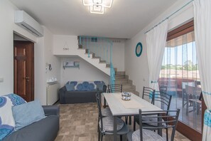 Dining - Apartment 'Villetta - Aliterno V5' with Sea View, Private Terrace and Wi-Fi (Olbia)