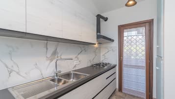 Réfrigérateur, four, plaque de cuisson, lave-vaisselle