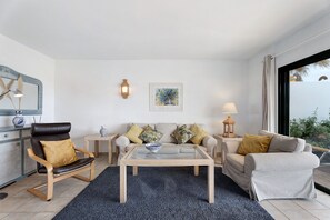 Télévision, table de tennis de table, services de streaming