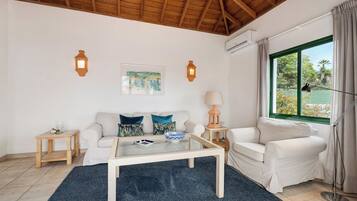 Una mesa de tenis de mesa