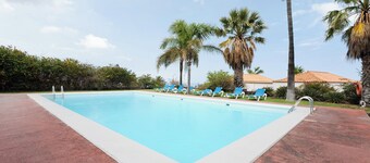 Vakantiehuis 'Villa Verde Superior' met zeezicht, WiFi en airconditioning
