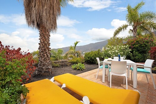 Holiday Home 'Villa Verde Superior' with Sea View, Wi-Fi and Air Conditioning