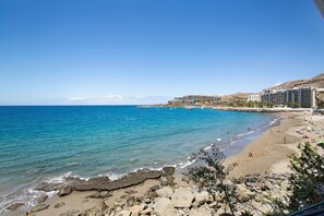 On the beach - Vacation Home 'Patalavaca Beach Holidays Invest' with Sea View, Private Terrace and Wi-Fi (patalavaca)