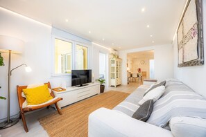 TV - Apartment 'Lagomar' with Private Terrace, Wi-Fi and Air Conditioning (Alcudia)