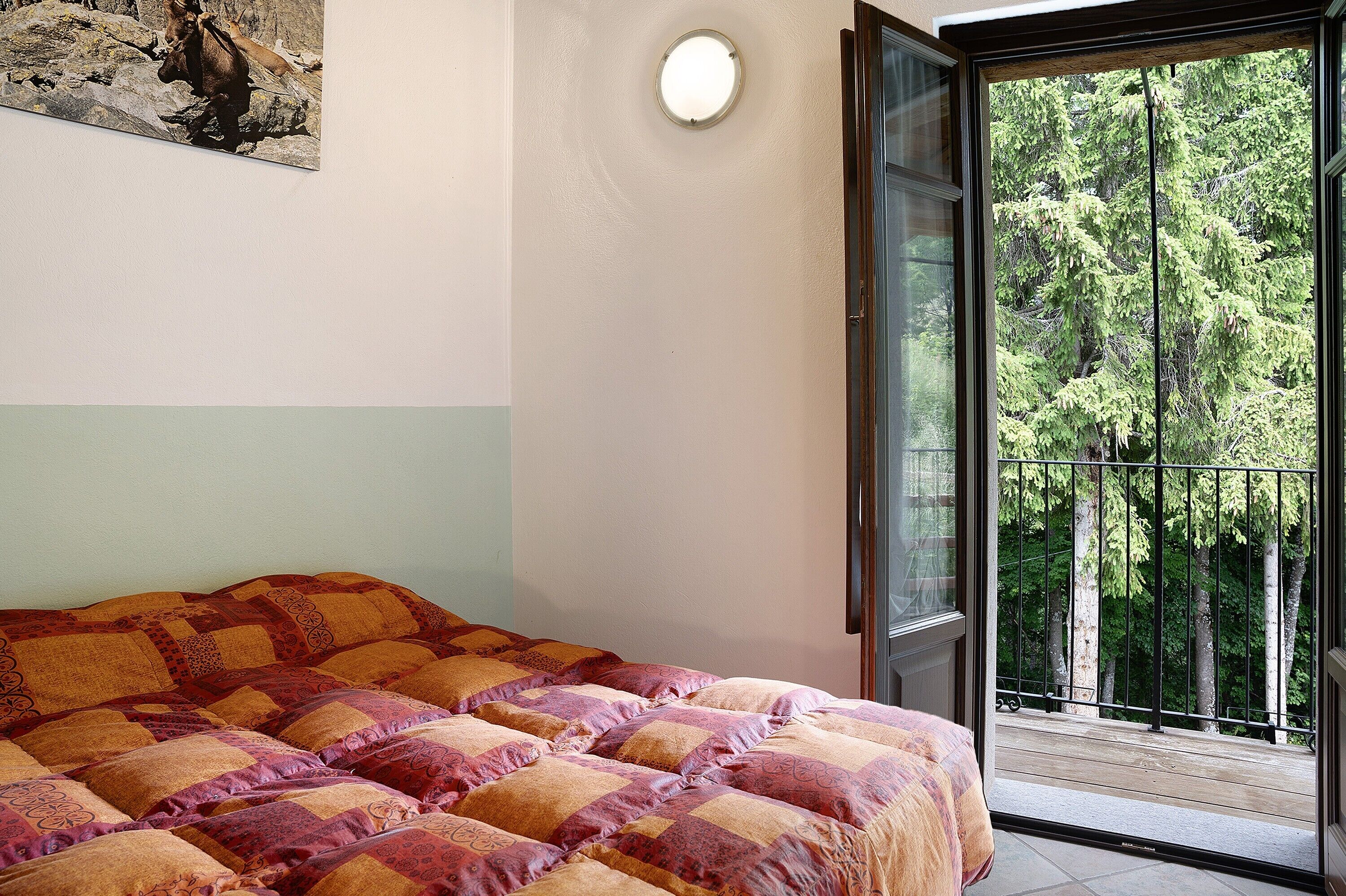 2 bedrooms, bed sheets